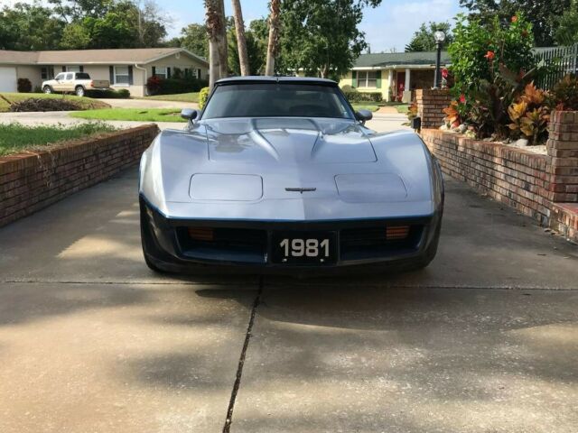 1981 Chevrolet Corvette - photo 3