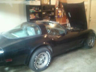 1981 CORVETTE BARN FIND/MIRROR T TOPS 1981 Chevrolet Corvette 2 door base coupe