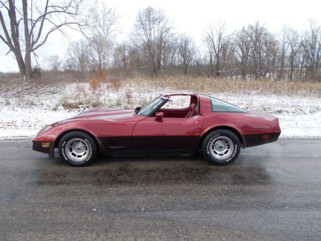 1981 Chevrolet Corvette BURGUNDY - photo 2