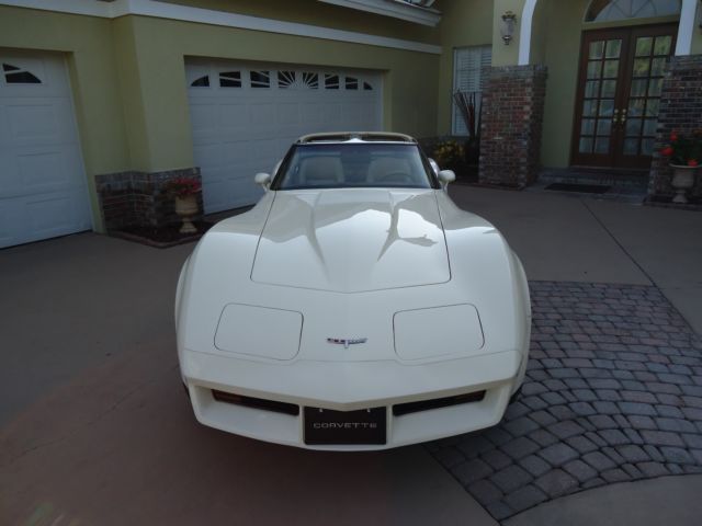 1981 Chevrolet Corvette TAN - photo 5