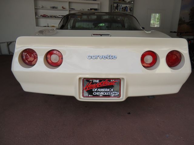 1981 Chevrolet Corvette TAN - photo 6