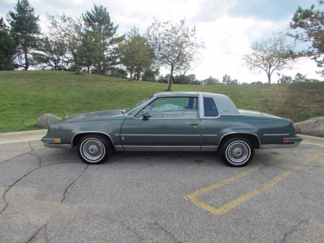 1981 Oldsmobile Cutlass Brougham 2 Door Coupe - photo 2