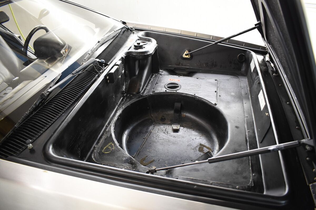 1981 DeLorean DMC-12 - photo 4