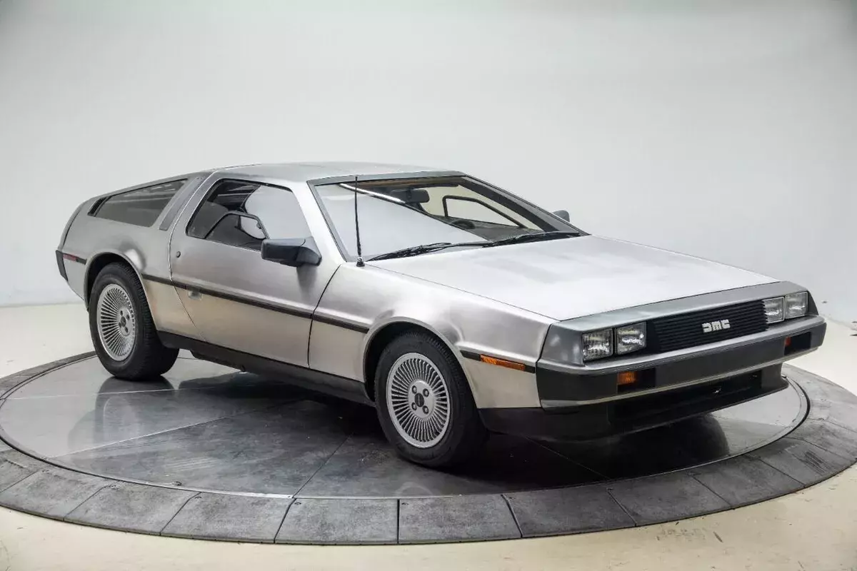 1981 DeLorean DMC-12 Base 2dr Coupe 2.8L V6 5-Speed Coupe Gray 1981 DeLorean DMC-12 Base 2dr Coupe