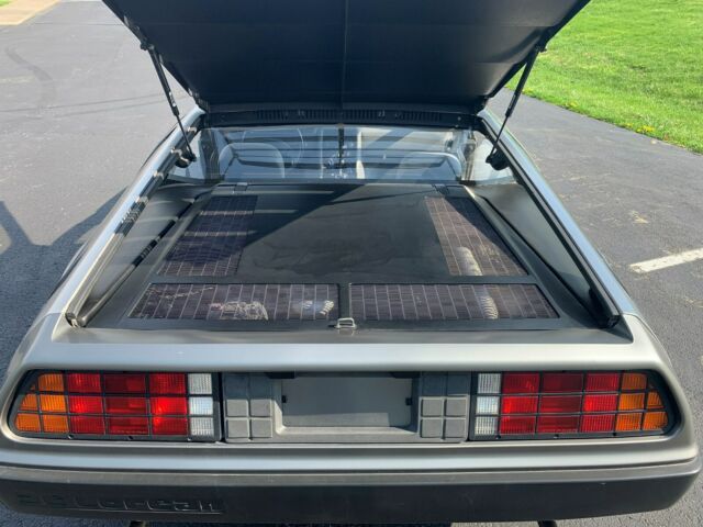 1981 DeLorean DMC 12 - photo 11