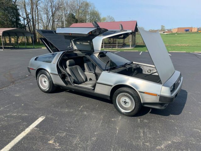 1981 DeLorean DMC 12 - photo 2