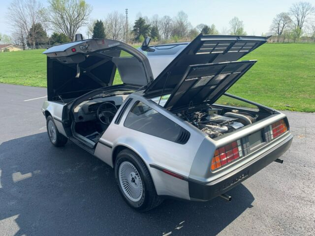 1981 DeLorean DMC 12 - photo 9