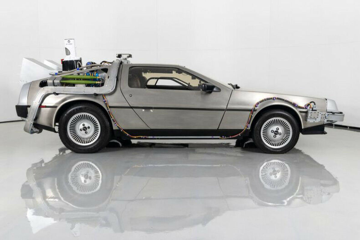 1981 DeLorean DMC-12 Time Machine - photo 13