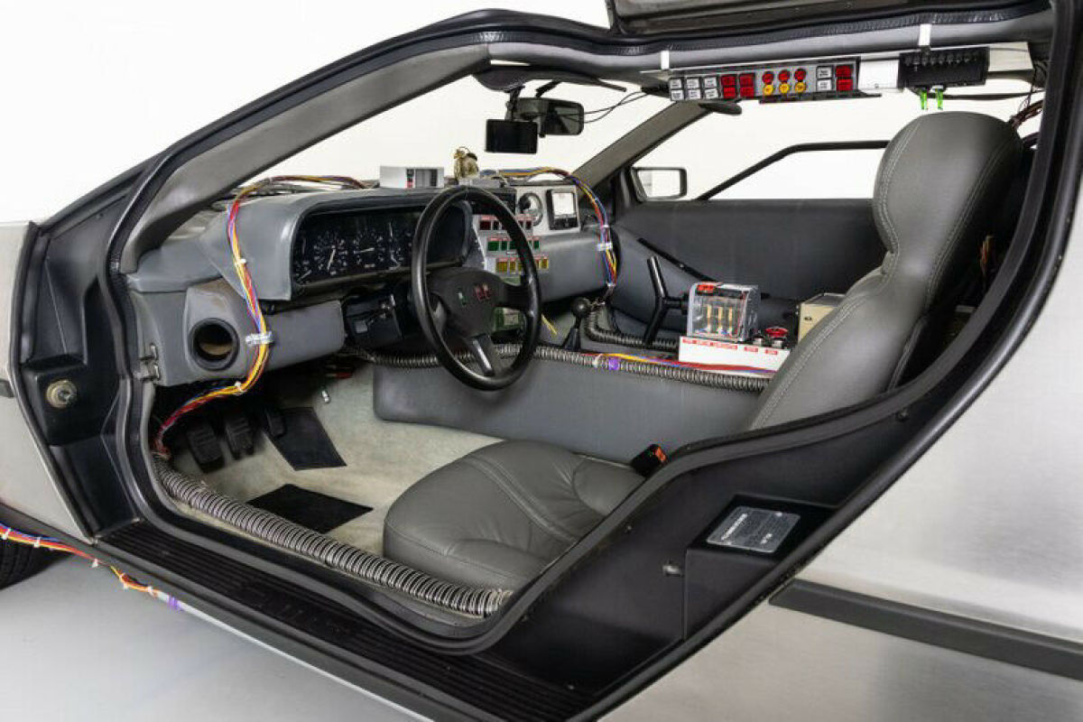 1981 DeLorean DMC-12 Time Machine - photo 2