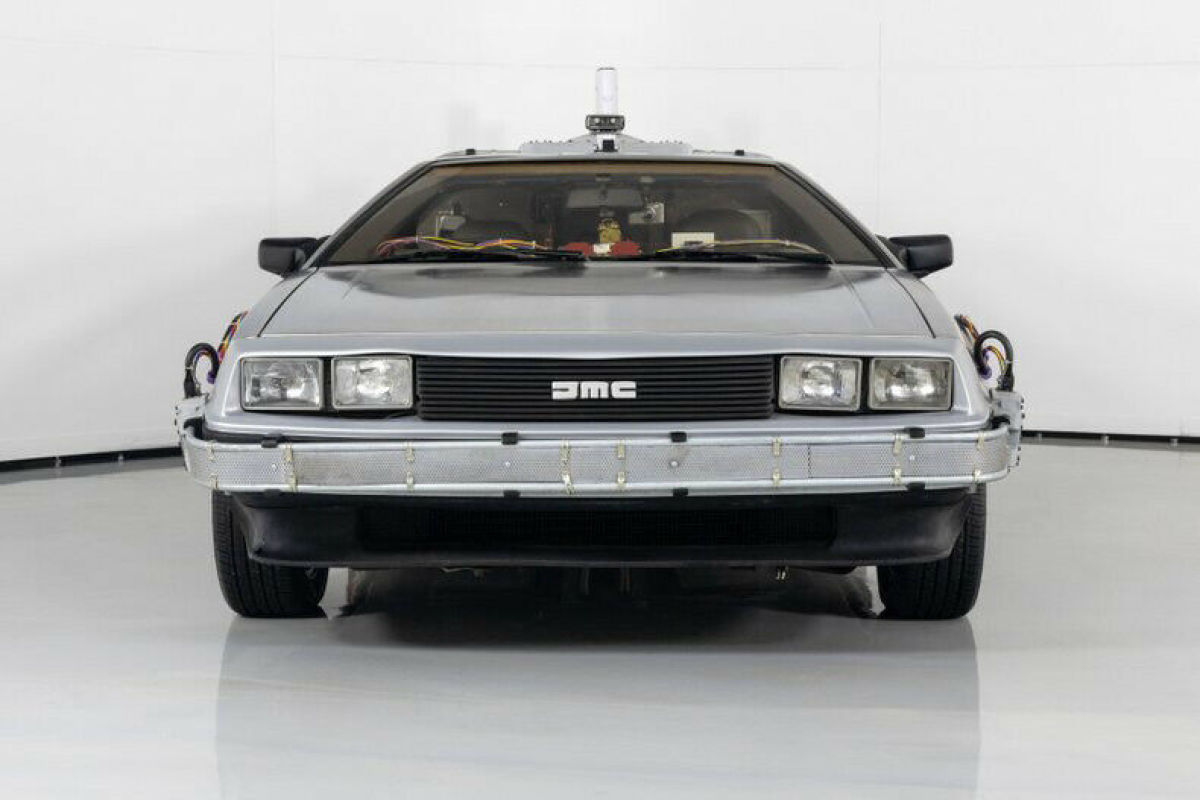 1981 DeLorean DMC-12 Time Machine - photo 4