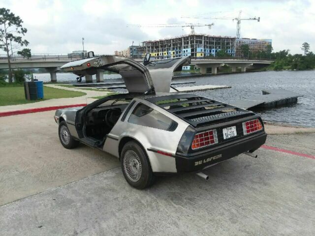 1981 DeLoren DMC-12 1981 DeLorean DMC-12