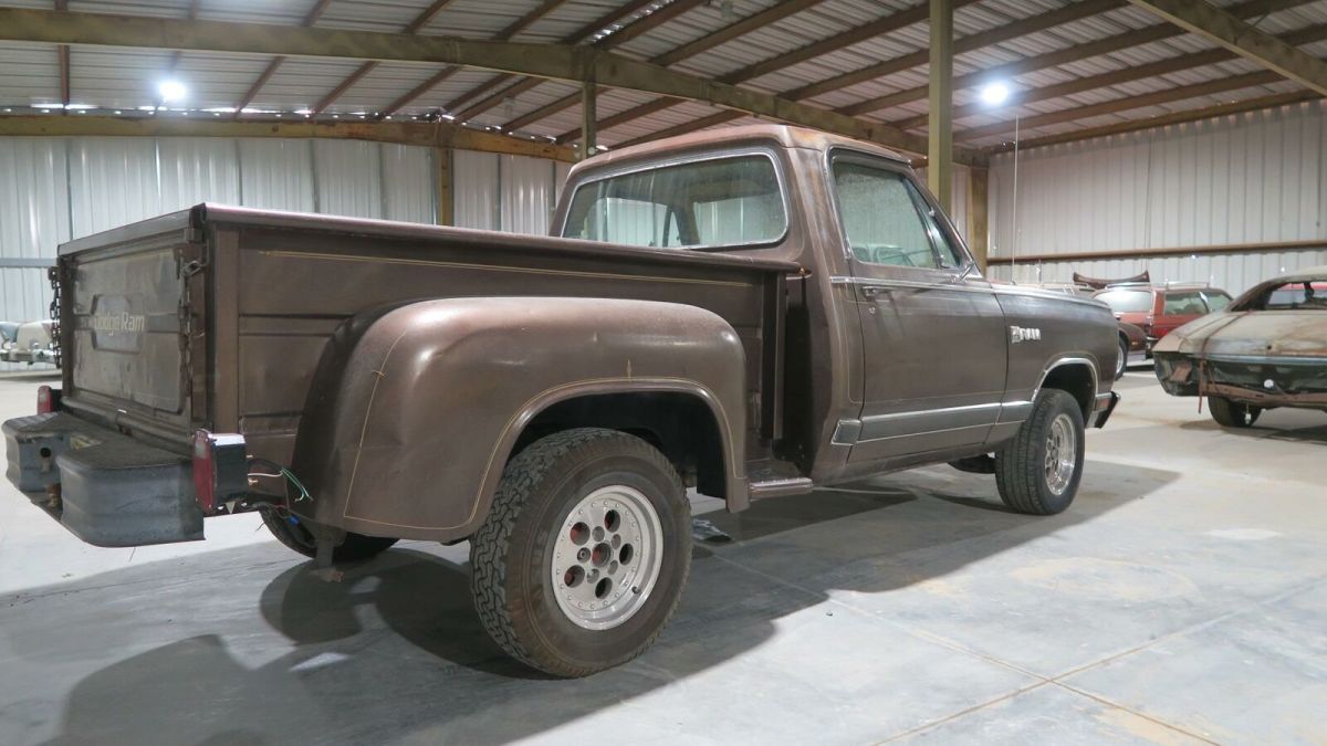 1981 Dodge D Series Pickup SHORTBED STEPSIDE! RUST FREE! 5.2 318 v8!!!!!! - photo 5