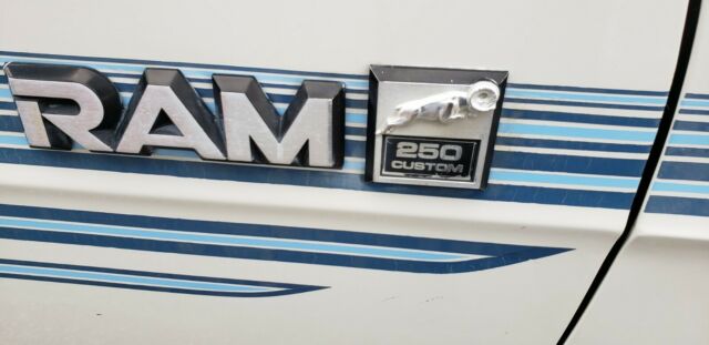 1981 Dodge D250 SHORTY VAN - photo 9