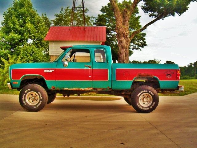 1981 DODGE POWER RAM W150 CLUB CAB 4X4,SHORT BED,318 4BBL,4SPEED LIFTED 35" TIRE 1981 Dodge Ram 1500