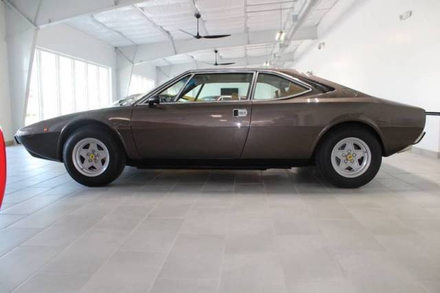 1981 Ferrari 308 GT4 - photo 5