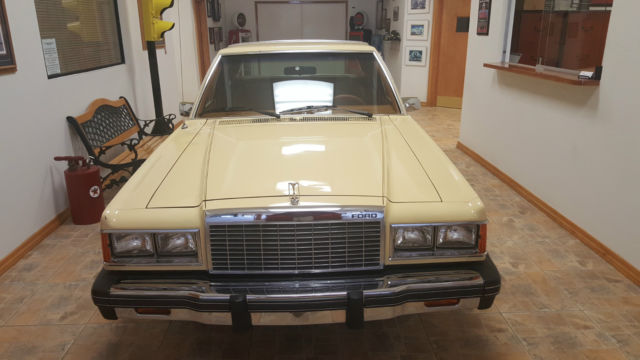1981 Ford Granada GL Sedan 4-Door - photo 2
