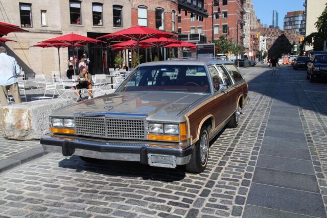 1981 Ford LTD Country Squire -- - photo 5