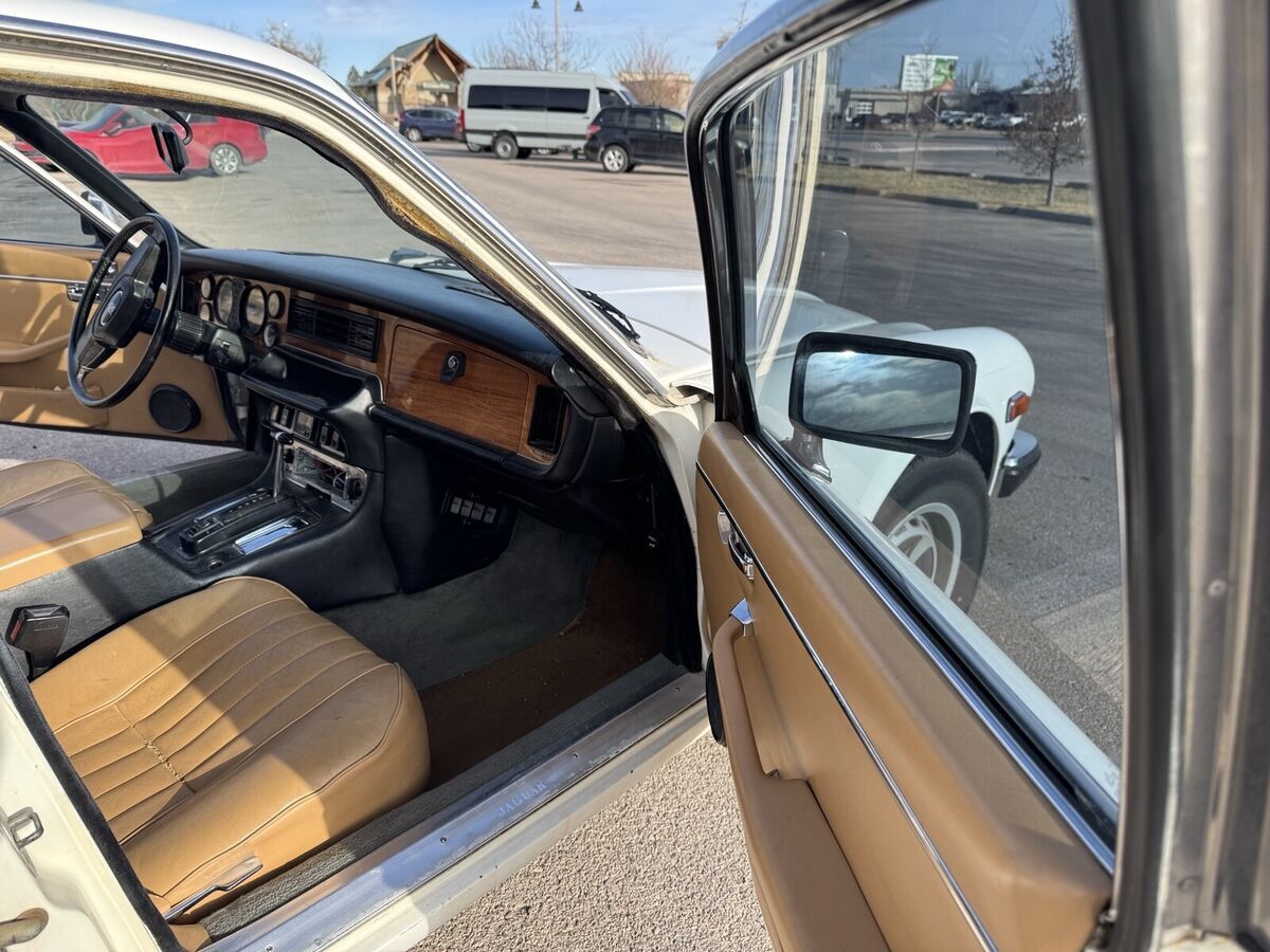 1981 Jaguar XJ6 - photo 11