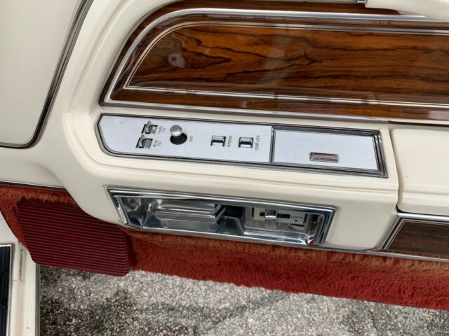 1981 Lincoln Continental - photo 7