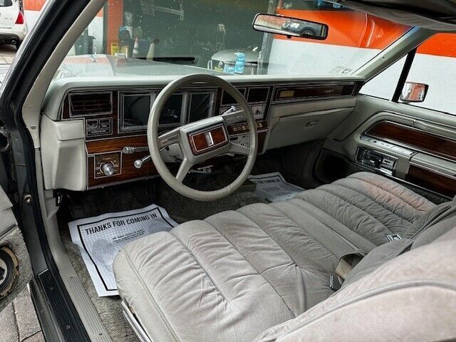 1981 Lincoln Mark VI - photo 10