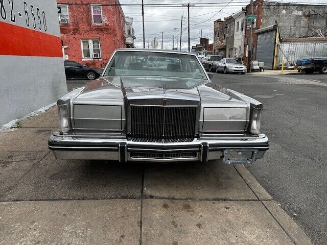 1981 Lincoln Mark VI - photo 3