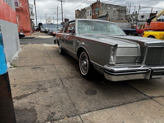 1981 Lincoln Mark VI - photo 4