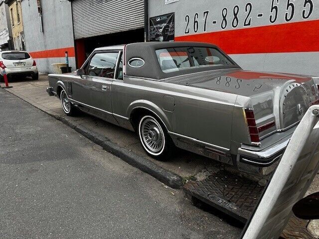 1981 Lincoln Mark VI - photo 9
