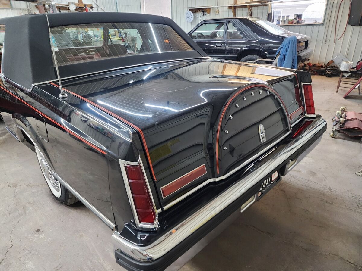 1981 Lincoln Continental - photo 2