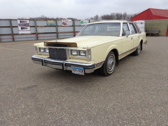 1981 Lincoln Town Car Sedan 4-Door 5.0L, LOW MILE ORIGINAL, 52K 1981 Lincoln Town Car Base Sedan 4-Door