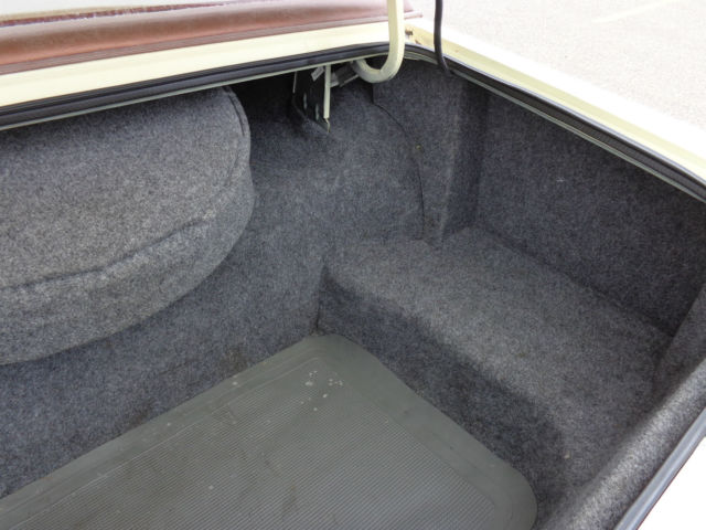 1981 Lincoln Town Car Base Sedan 4-Door - photo 11