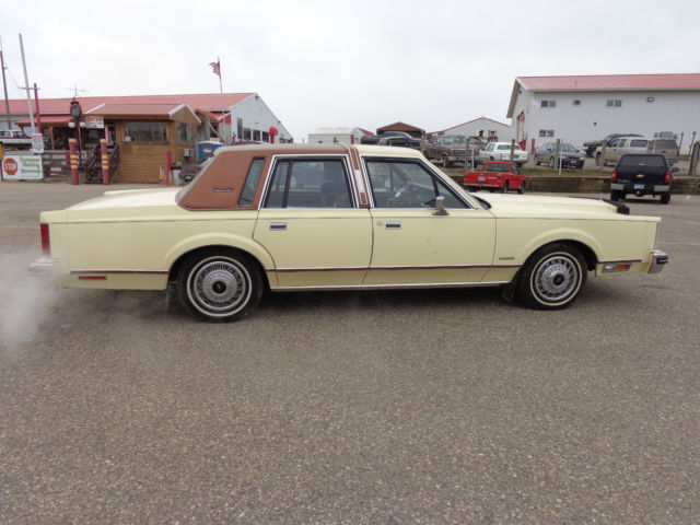 1981 Lincoln Town Car Base Sedan 4-Door - photo 7