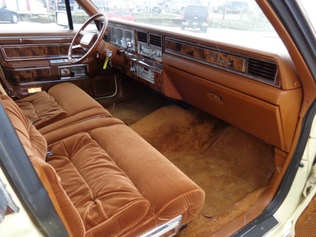 1981 Lincoln Town Car Base Sedan 4-Door - photo 8