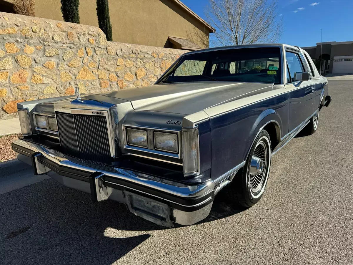 1981 Lincoln Town Car Sedan Blue RWD Automatic 1981 Lincoln Town Car