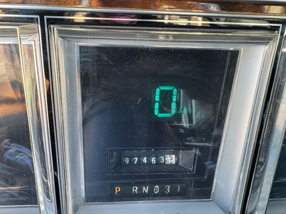 1981 Lincoln Town Car - photo 13