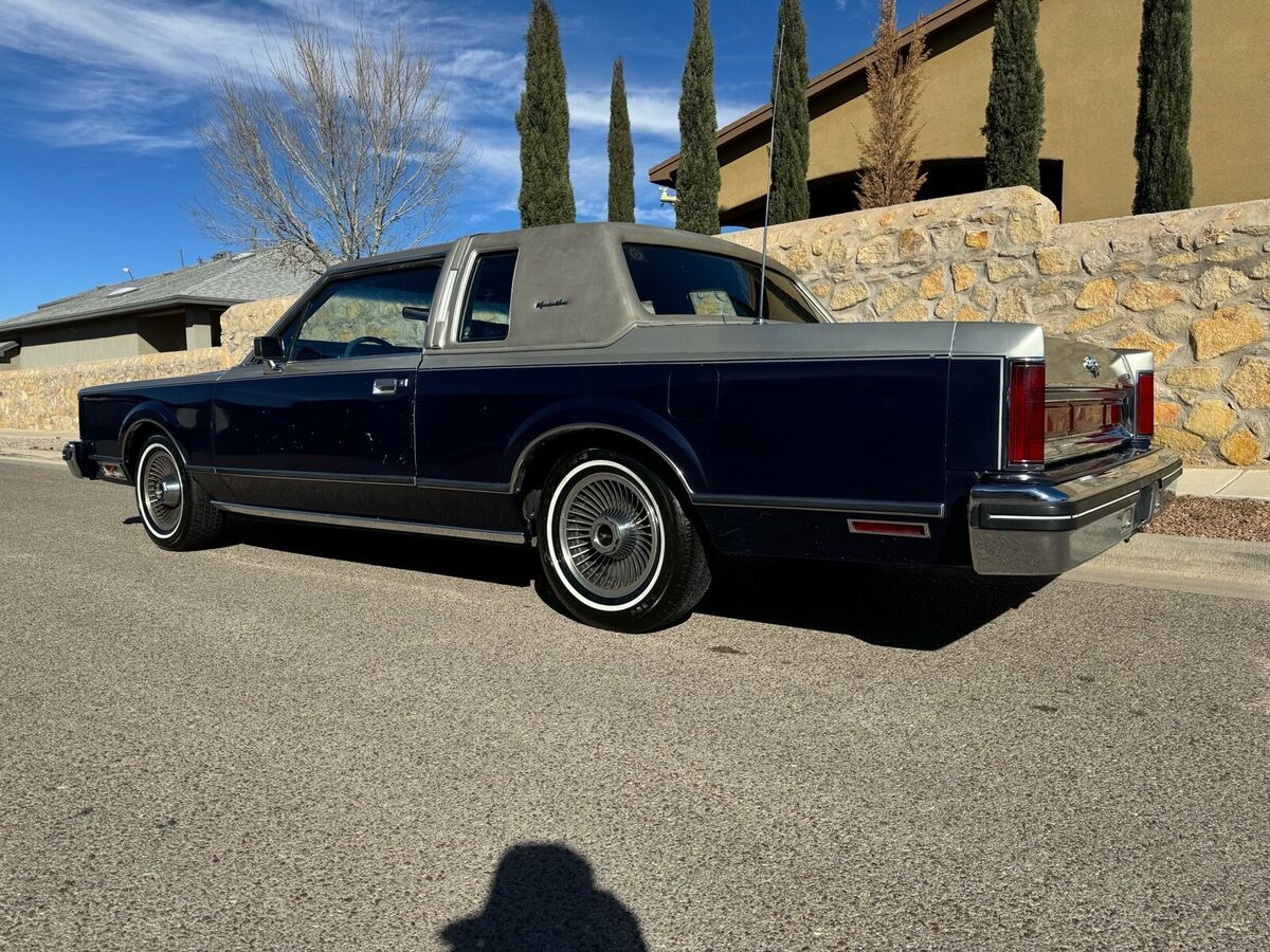 1981 Lincoln Town Car - photo 6