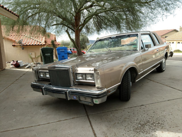 1981 Lincoln Town Car Signature Edition 2 Door 118k miles- Leather Seats V8!!! 1981 Lincoln Town Car Signature