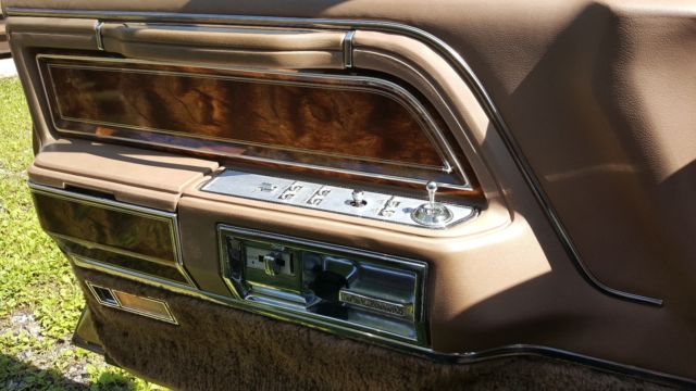 1981 Lincoln Town Car - photo 4