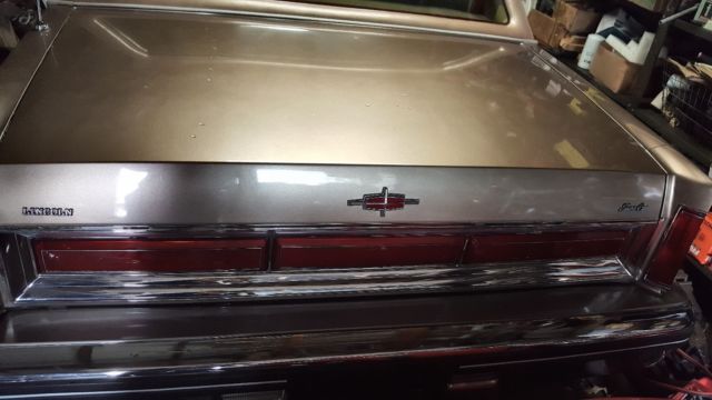 1981 Lincoln Town Car - photo 8