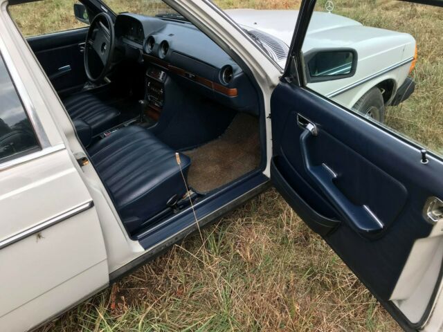 1981 Mercedes-Benz 300D - photo 7