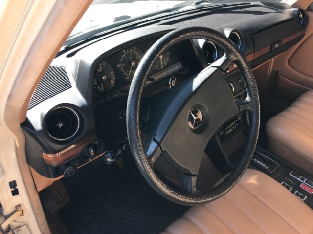 1981 Mercedes-Benz 200-Series - photo 10