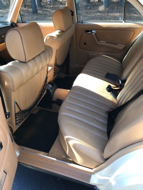 1981 Mercedes-Benz 200-Series - photo 12