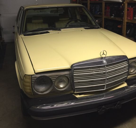1981 Mercedes-Benz 200-Series - photo 2