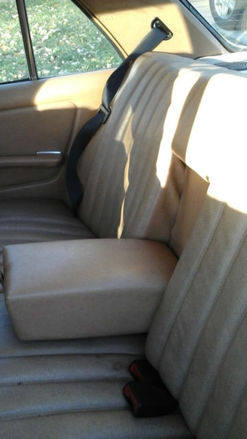 1981 Mercedes-Benz 200-Series Base - photo 9