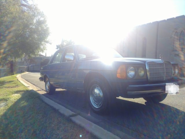 1981 Mercedes-Benz 200-Series - photo 2
