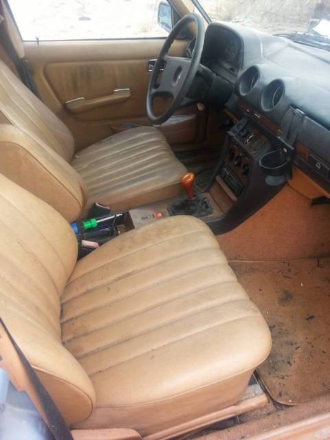 1981 Mercedes-Benz 200-Series - photo 4