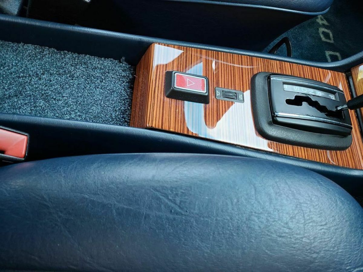 1981 Mercedes-Benz 200-Series - photo 11