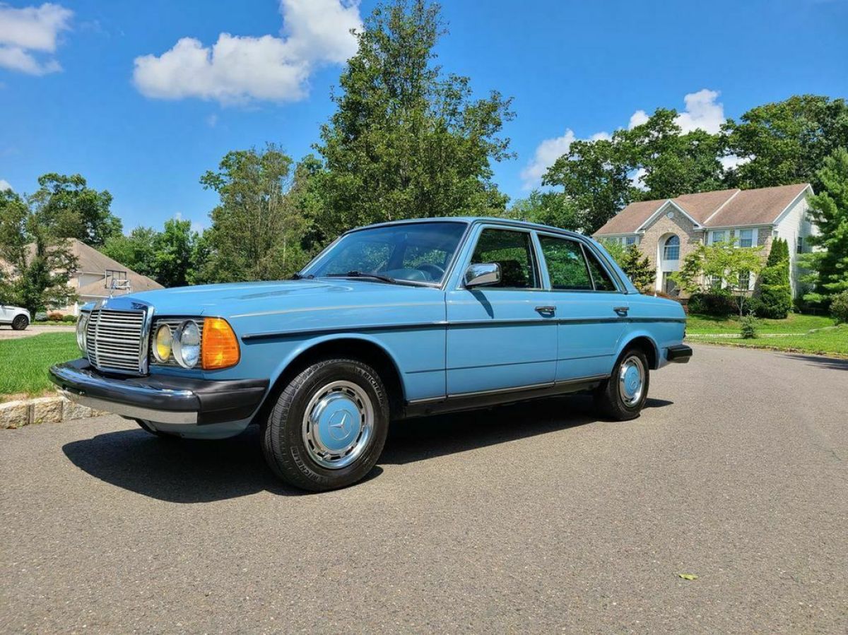 1981 Mercedes-Benz 200-Series - photo 5