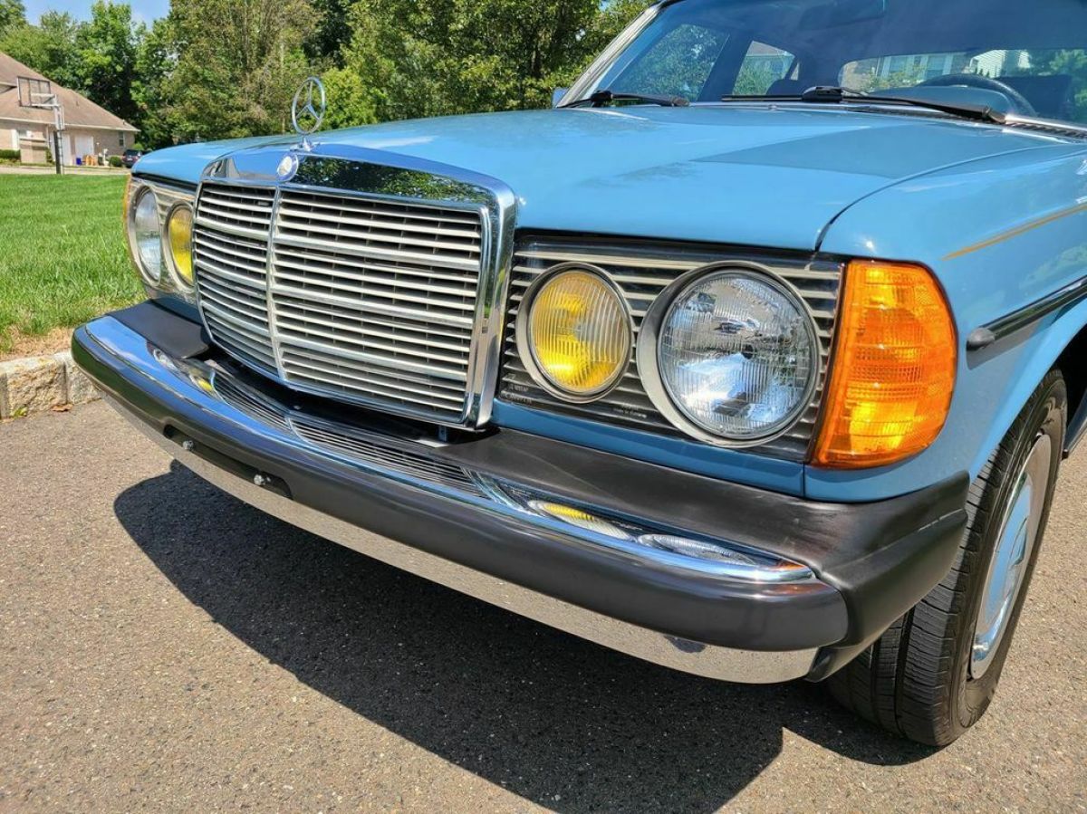 1981 Mercedes-Benz 200-Series - photo 6