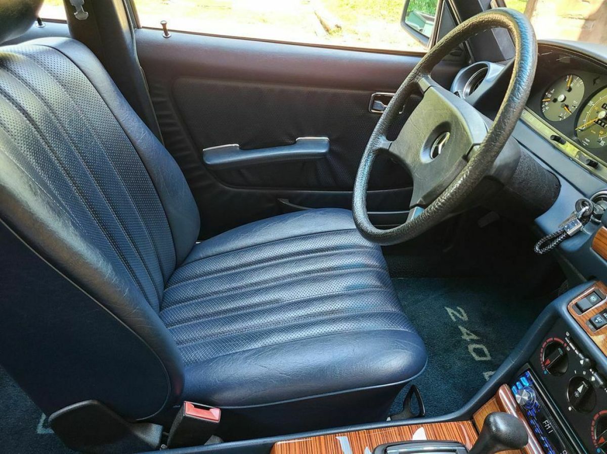 1981 Mercedes-Benz 200-Series - photo 9