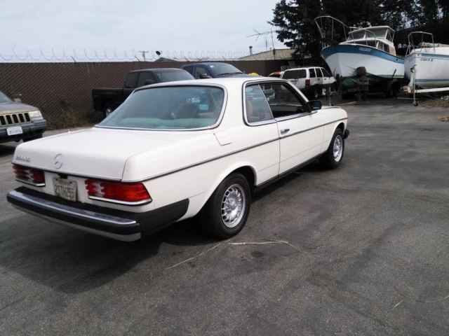 1981 Mercedes-Benz 200-Series - photo 3